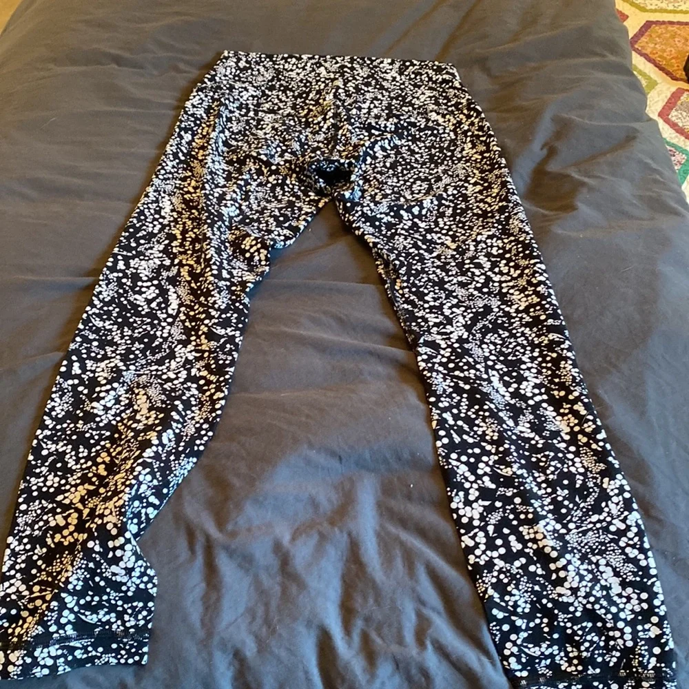 Lululemon Aligns Chirasu Black 6 - Picture 5 of 7